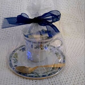 1 Truly Tasteful Tea Cup Sets Wrapped As A Gift - NWT